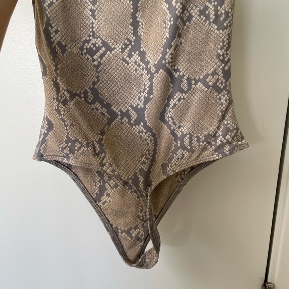 Babaton Contour Square-neck Snakeskin Bodysuit - XXS - Picture 6 of 6